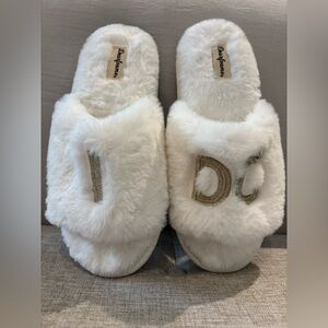 Dearfoams White Cozy Slippers with Open Back